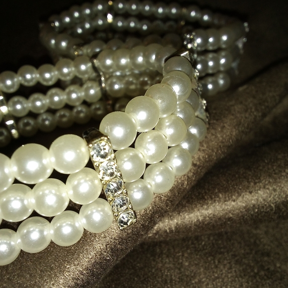 Pearl Beaded bracelet with Cubic Zirconia Diamonds - Picture 3 of 9